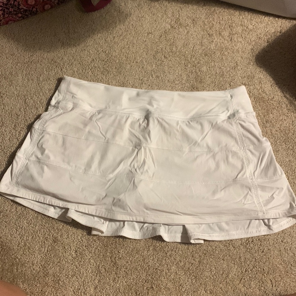 Lululemon white pace rival skirt.